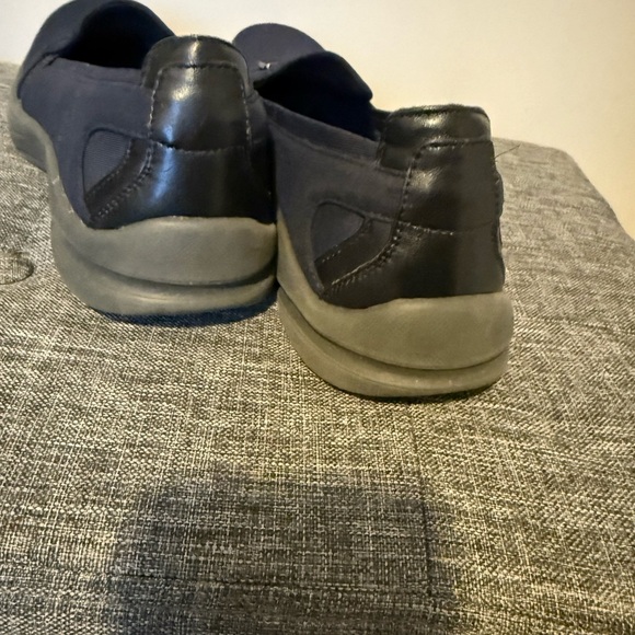 BZees Very nice slip on blue shoes - Picture 2 of 3